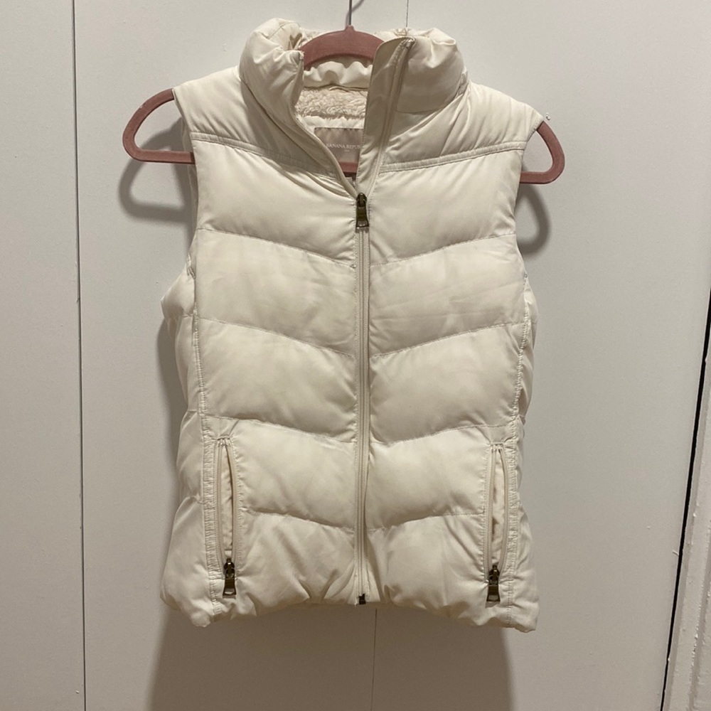 White Banana Republic puffer vest